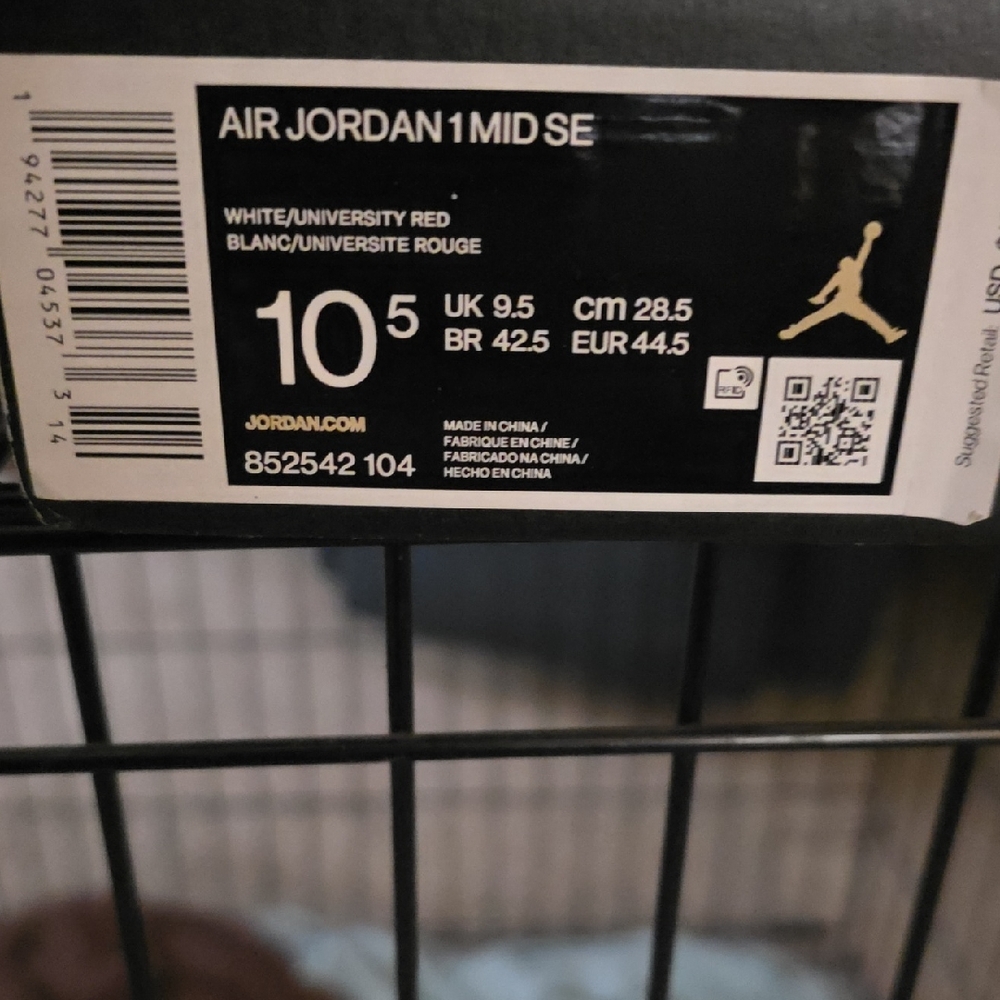 Size 10.5 Jordan Air Jordan 1 Mid SE White and University Red - Picture 2 of 9